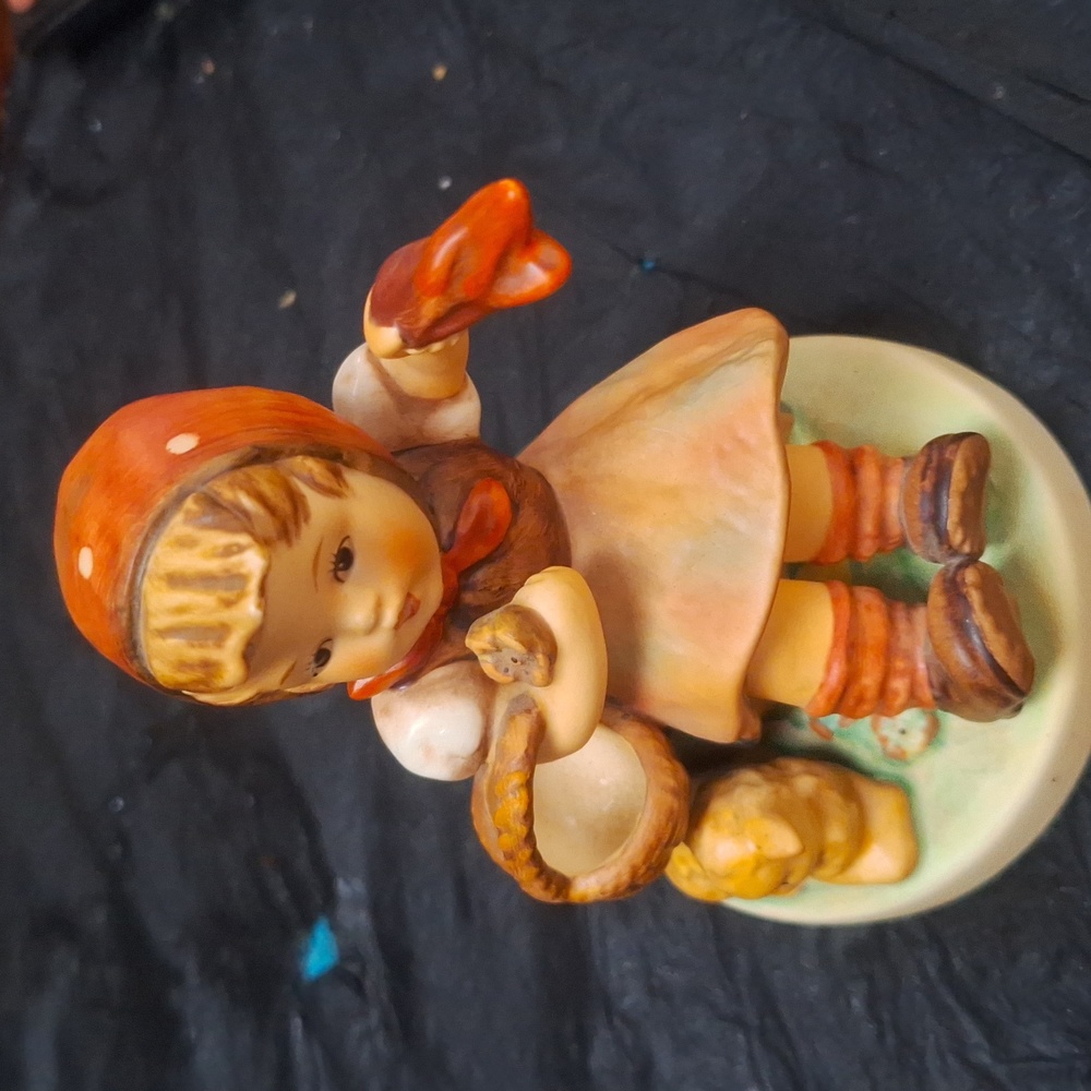 M J Hummel figurine "Farewell"